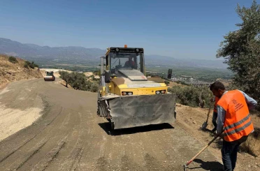 Aydın Büyükşehir 17 ilçede yol çalışmalarını sürdürüyor 