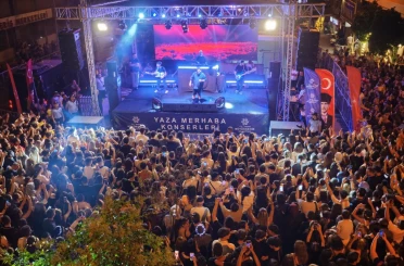 Aydın Büyükşehir Belediyesi Nazillili vatandaşları yaz konserinde buluşturdu 