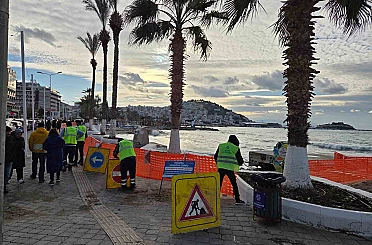 Aydın Büyükşehir Belediyesi tarafından Kuşadası’nda sahil şeridinde çalışma başlatıldı 