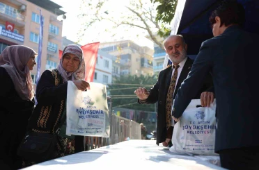 Aydın Büyükşehir’in kışlık fideleri İncirliova’da vatandaşlara dağıtıldı 