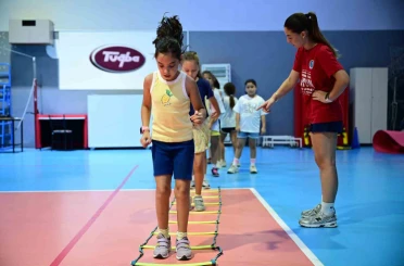 Aydın Büyükşehir’in ücretsiz voleybol kurslarına yoğun ilgi 