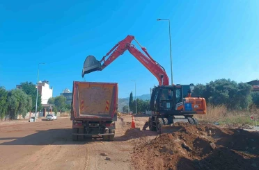 Aydın Büyükşehir’in yol çalışmaları devam ediyor 