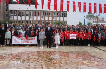 Aydın’da 23 Nisan kutlamaları çelenk sunumuyla başladı 