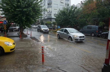 Aydın’da sağanak yağış etkili oluyor 