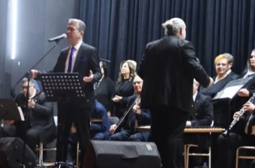 Aydın’da yıllarca valilerin makam şoförlüğünü yapan Danyal, sesiyle dinleyenleri mest ediyor 