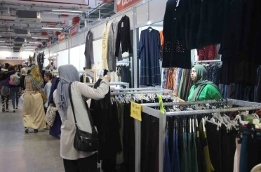 Aydın’daki giyim festivali yoğun ilgi görüyor 