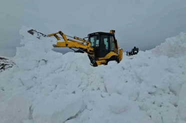 Aydınlar beldesinde karla mücadele çalışması 