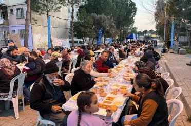 Aydınlı vatandaşlar Büyükşehir’in iftar sofrasında buluştu 