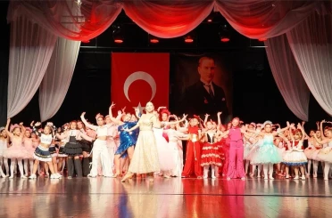 Aylar süren emek sahnede alkış aldı 