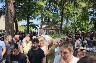 Aynı motosiklette can veren anne-baba gözyaşlarıyla uğurlandı 