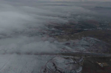 Aynı rakımda kar ve sis 