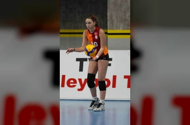 Ayvalıklı genç voleybolcu Minel Yalçın milli takım kampına davet edildi 