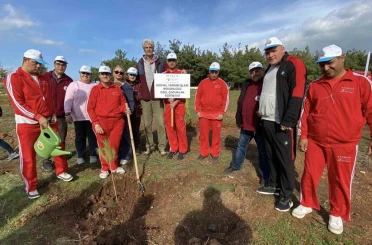 Ayvalık’ta ertelenen fidan dikim etkinliğine ilgi yoğun oldu 