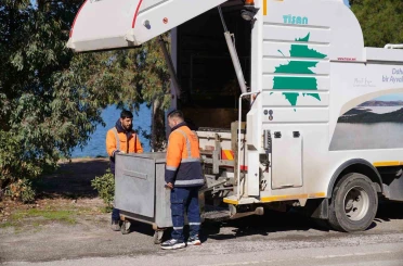 Ayvalık’ta konteynerler yaz öncesi dezenfekte ediliyor 