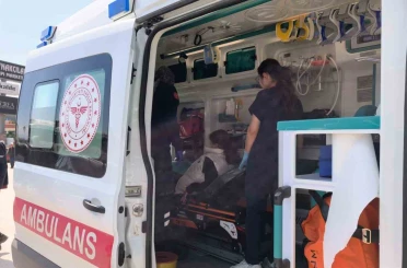 Baba ve kızı motosiklet kazasında yaralandı 