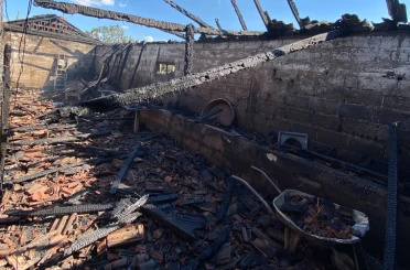 Babaeski’de çıkan yangında otomobil ve ahır kullanılamaz hale geldi 