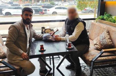 Babasından aldığı öğütle taksisinde unutulan 230 bin lirayı sahibine teslim etti 