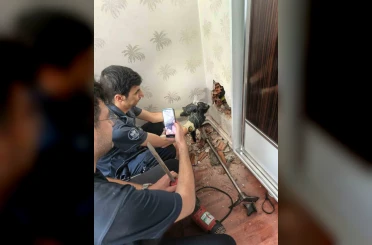 Baca boşluğunda mahsur kalan yavru kedi kurtarıldı 