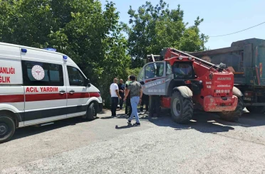 Bafra’da iş makinesi ile kamyon çarpıştı: 1 yaralı 
