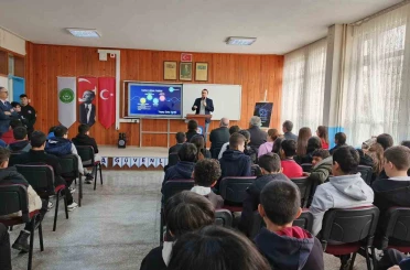 Bafra’da ortaokul öğrencilerine "dijital güvenlik" eğitimi 