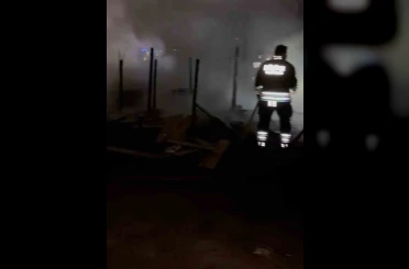 Bağ evinde yakılan ateş yangına sebep oldu 