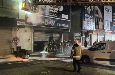 Bağcılar İSTOÇ’da iki katlı iş yerinde yangın 