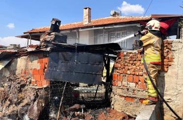 Bahçedeki fırında çıkan yangın paniğe neden oldu 