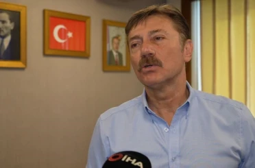 Bahçelievler Belediye Başkanı Hakan Bahadır, işgaliye indirimini reddeden CHP’yi pankartla vatandaşa şikayet etti 