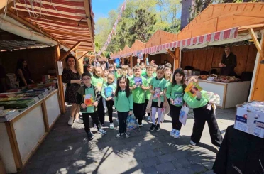 Bahçelievler İlkokulu öğrencileri kitap fuarında 