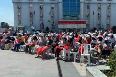 Bahçelievler’de A Milli Kadın Voleybol Takımı’nın zaferi dev ekranda izlendi 