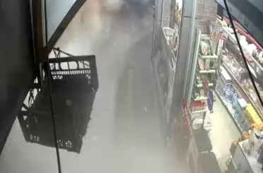 Bahçelievler’de binanın çökmesi sırasında yaşanan panik anları kamerada 