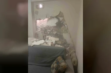Bahçelievler’de yıkım sırasında kopan parçalar, bitişikteki binaya zarar verdi 