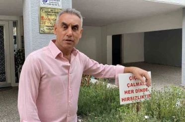 Bahçesinden sürekli çiçek çalınan apartmanın yöneticisinden ilginç uyarı 