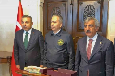 Bakan Ali Yerlikaya, Kilis Valisi Tahir Şahin ile bir araya geldi 