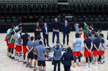 Bakan Bak, A Milli Basketbol Takımı’nın antrenmanını takip etti 