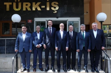 Bakan Bayraktar, Türk-İş Genel Başkanı Atalay ile bir araya geldi
