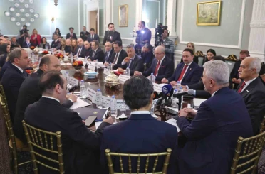 Bakan Bolat, Birleşik Krallık’ta faaliyet gösteren Türk iş adamlarıyla buluştu 