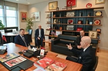 Bakan Çiftçi, 15 Temmuz Gazisi Turgut Aslan’ı ziyaret etti 
