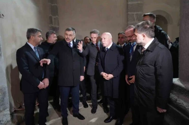 Bakan Çiftçi, Erzurum’da restorasyonu devam eden Fetih Camii’ni inceledi 