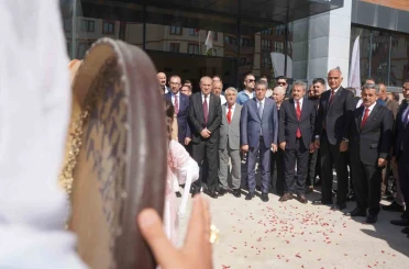 Bakan Ersoy: "Kütüphaneler artık yalnızca kitap okunan yerler değil araştırmanın, üretimin, inovasyonun ve kültürel gelişimin merkezi haline geldi" 