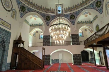 Bakan Ersoy: "Üç tarihi cami yeniden ibadete açılıyor"