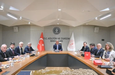 Bakan Ersoy’dan 2026 turizmi için kritik toplantı 