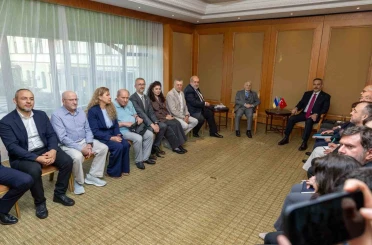 Bakan Fidan, Kırım Tatarlarının milli lideri Kırımoğlu ve KTMM Başkanı Çubarov ile bir araya geldi 