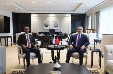 Bakan Fidan, Somali Limanlar ve Deniz Ulaştırma Bakanı Nur ile bir araya geldi 