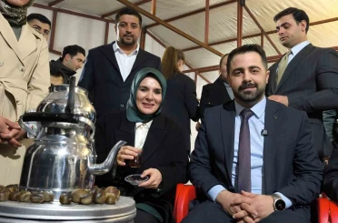 Bakan Göktaş, Batman’da gençlerle "Kabe’de Hacılar Hu Der" ilahisine eşlik etti 