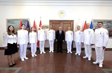 Bakan Güler, Deniz Kuvvetleri Komutanı Tatlıoğlu’nu kabul etti

