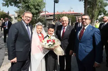 Bakan Güler, Kars Valiliğini ve Belediyesini ziyaret etti
