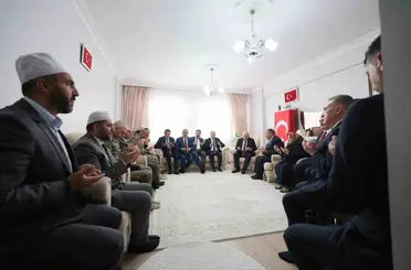 Bakan Güler, şehit Jandarma Er Emin Polat’ın baba ocağını ziyaret etti