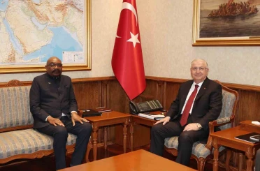 Bakan Güler, Zambiyalı mevkidaşı Lufuma ile bir araya geldi 