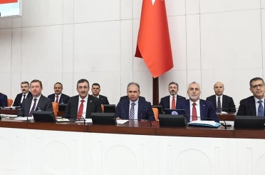 Bakan Işıkhan: "Asgari ücret miktarının çalışanlarımızın gelirlerini enflasyona ezdirmeyecek şekilde belirlenmesi için çalışmalarımızı sürdüreceğiz" 